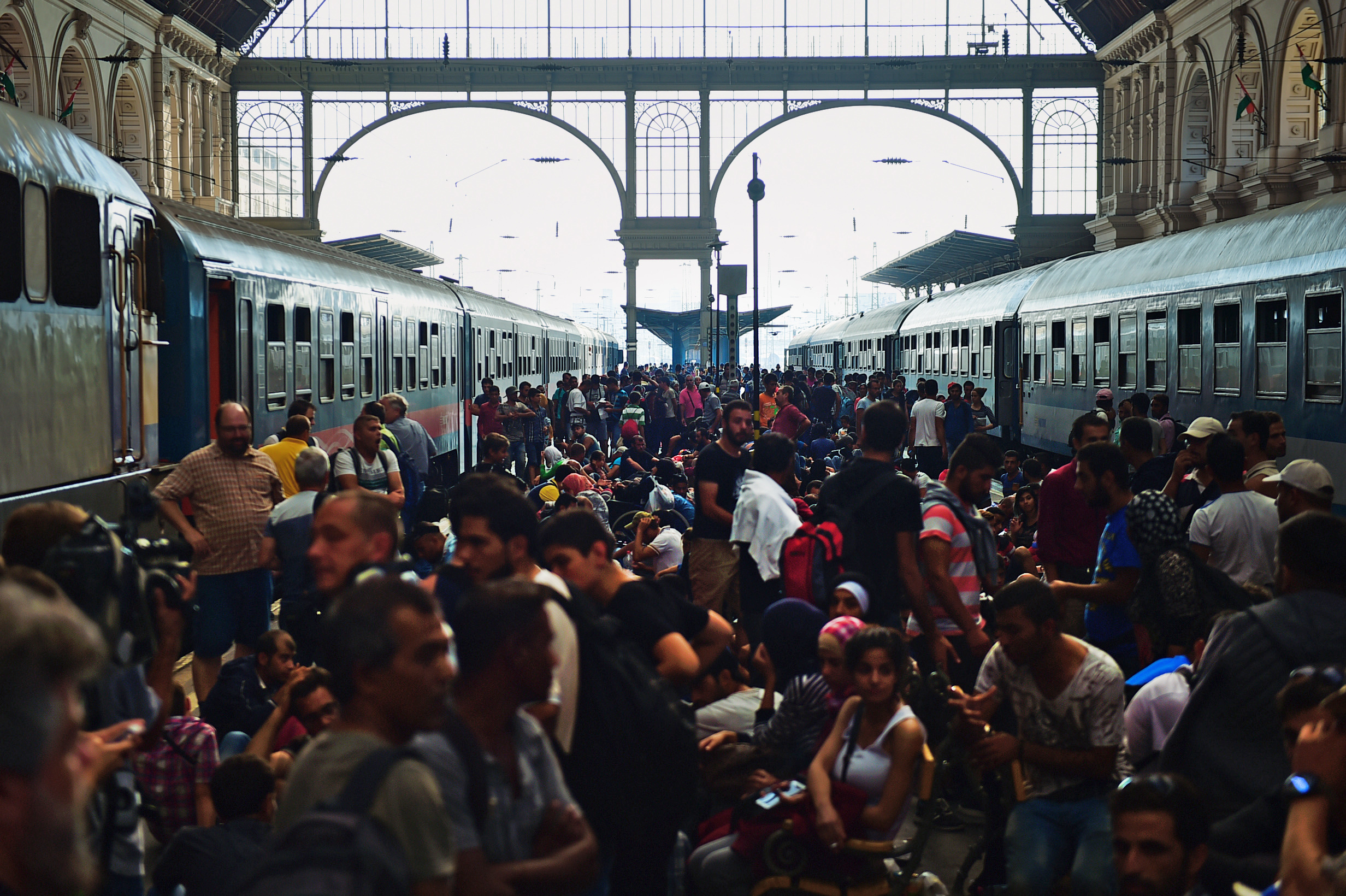 Refugiados deixam Budapeste a pé, em direção à Áustria após o governo húngaro ter fechado a estação de trem (1/9/2015).